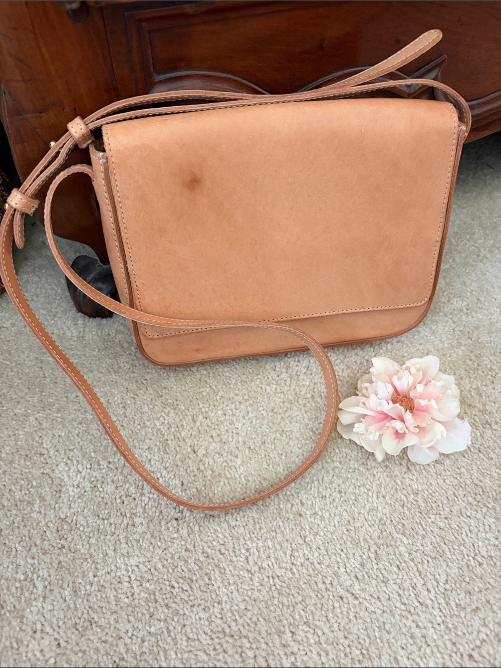 Nisolo Light Tan Leather Crossbody Shoulder Bag